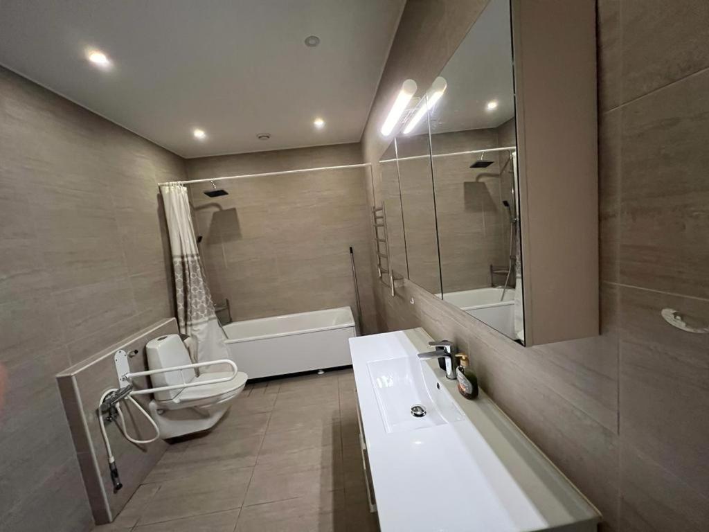 Beautiful Terraced House With Private Parking Villa ซานด์วือเคิน ภายนอก รูปภาพ